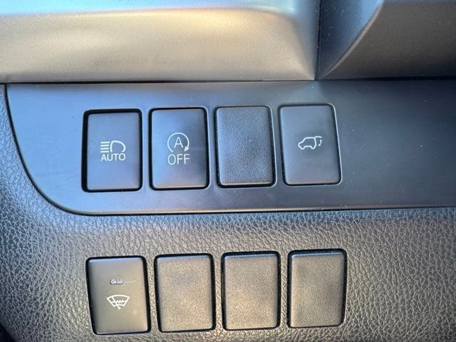 Used 2019 Midnight Black Metallic Toyota XLE image 10