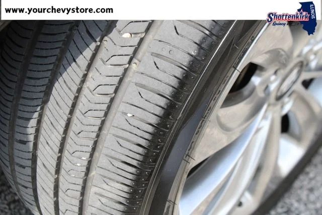 Used 2011 Black Hyundai SE image 7