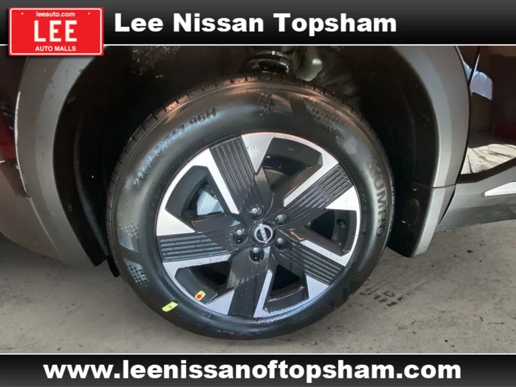 Used 2025 Super Black Nissan SV image 15