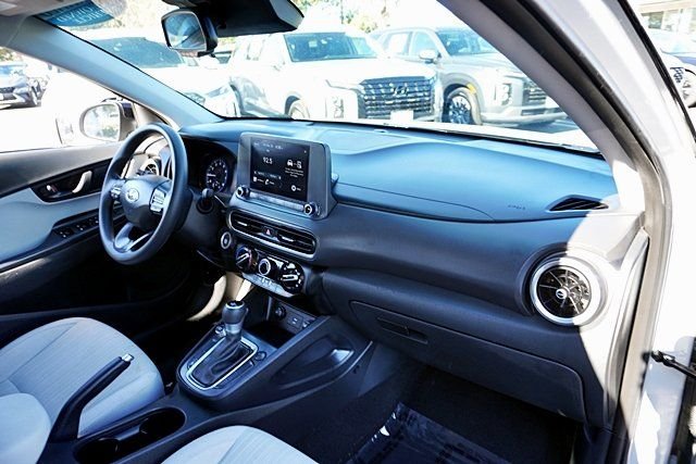 Used 2023 Silver Hyundai SEL image 9