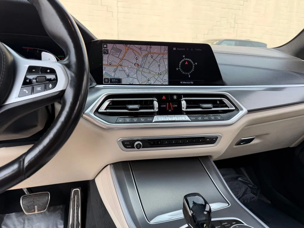 Used 2021 Black BMW xDrive40i image 29