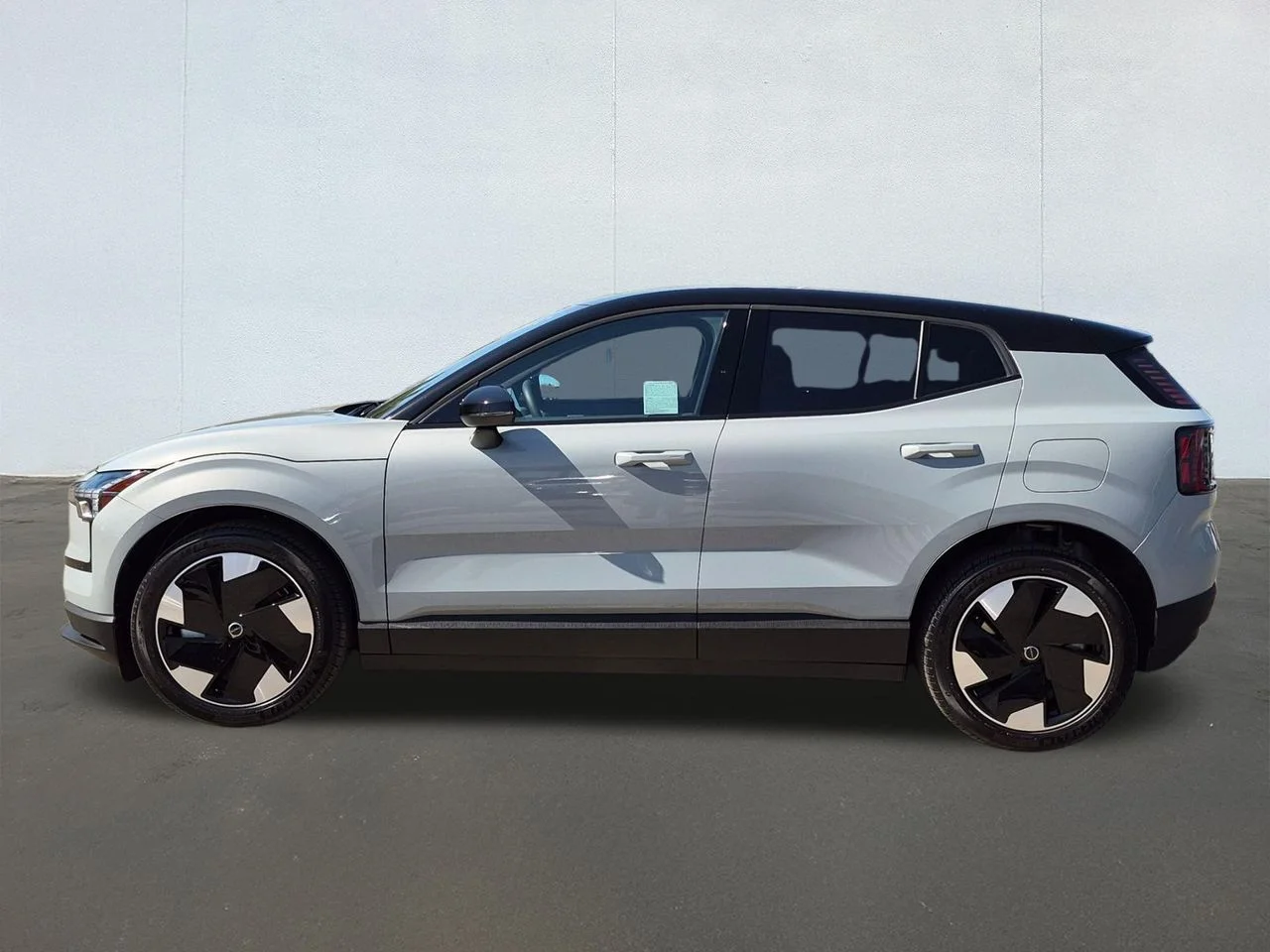 Used 2026 Vapour Grey Volvo Plus image 8