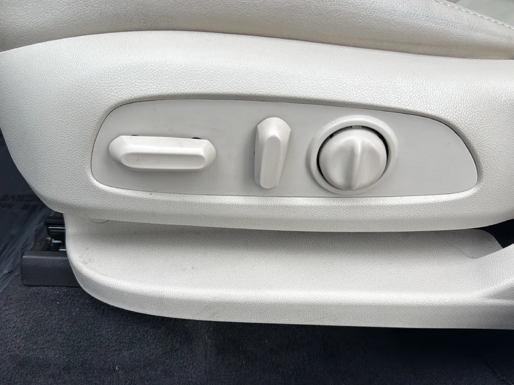 Used 2023 White Buick Essence image 19