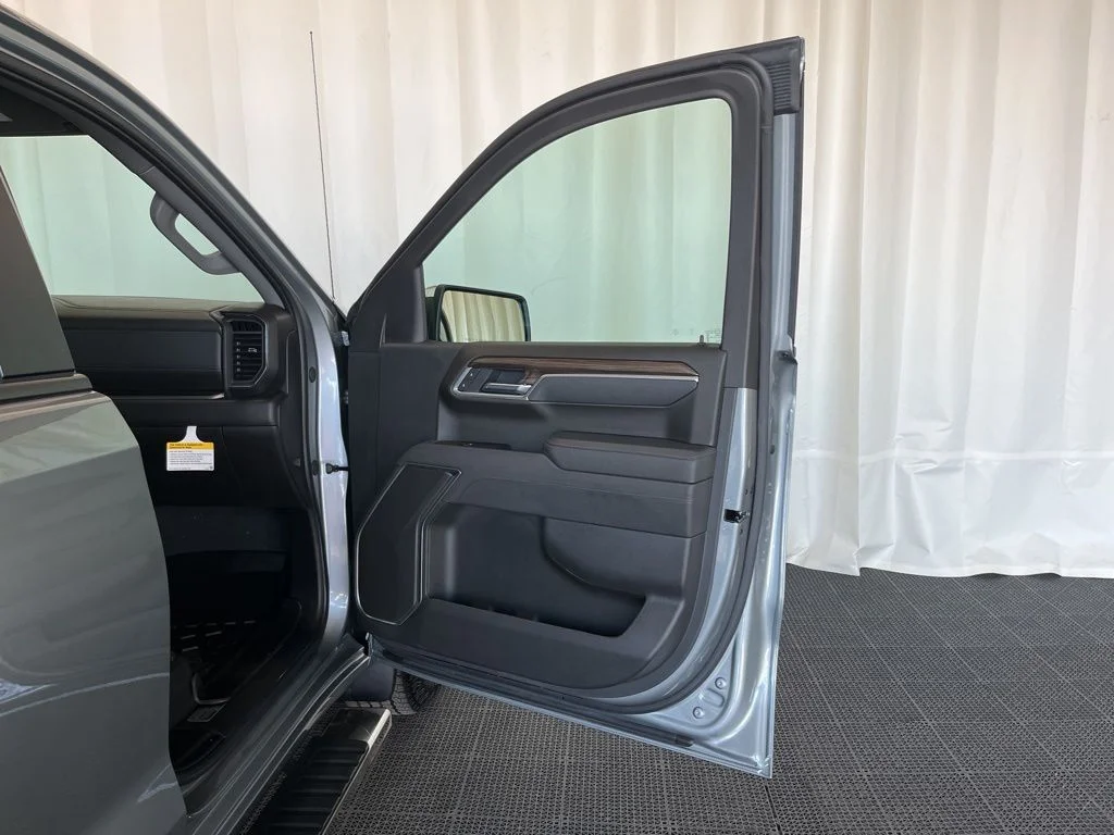 Used 2025 Gray Chevrolet LT image 17