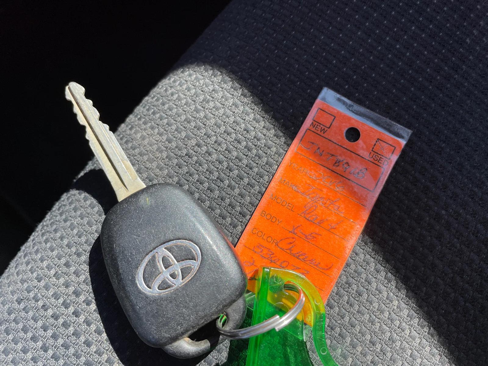 Used 2016 Silver Sky Metallic Toyota XLE image 28