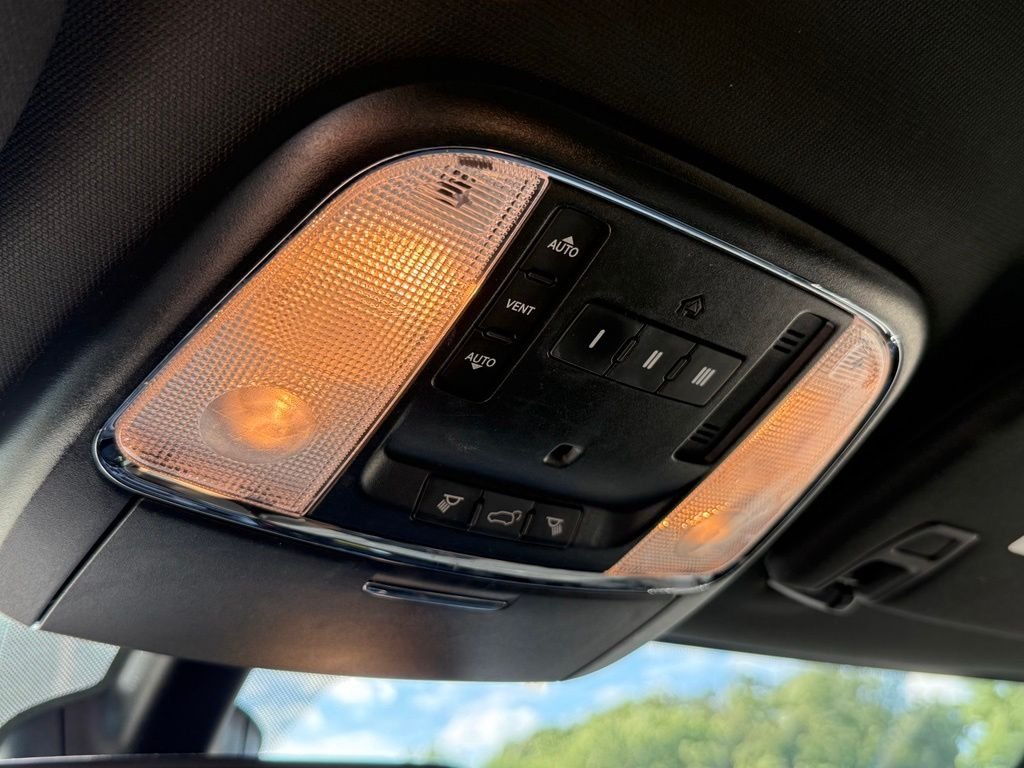 Used 2018 White Jeep Limited image 18