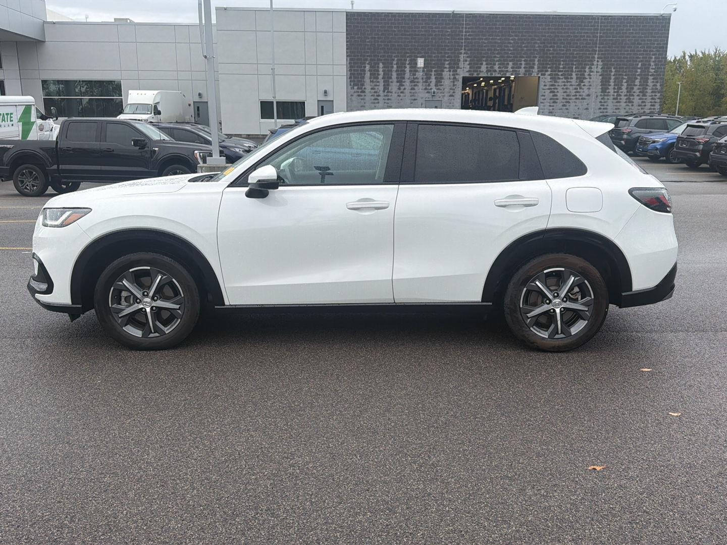 Used 2024 Platinum White Pearl Honda EX-L image 6