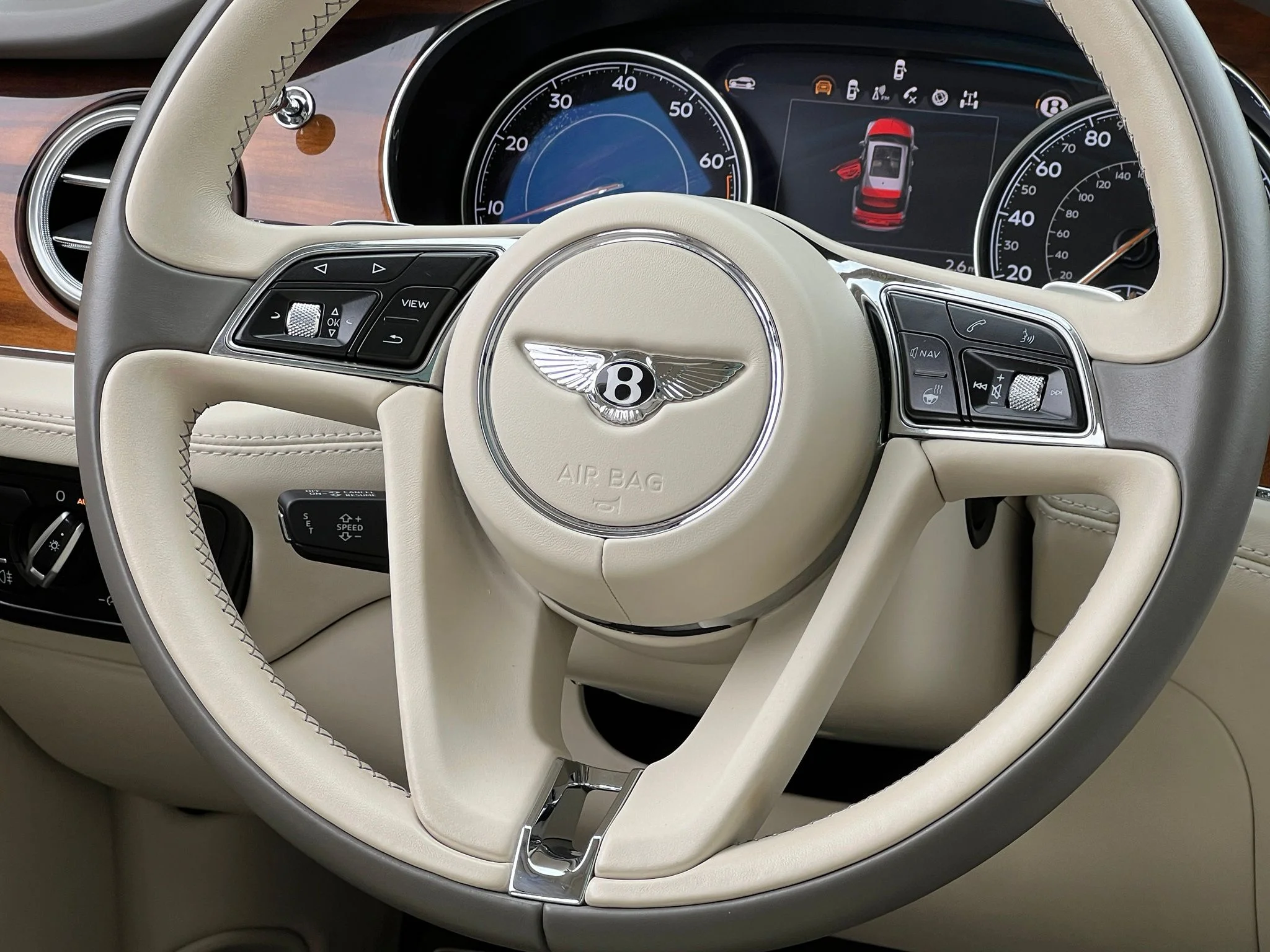 Used 2018  Bentley W12 image 25