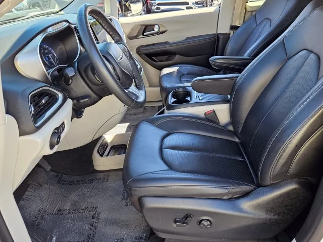 Used 2024 Silver Chrysler Touring L image 16