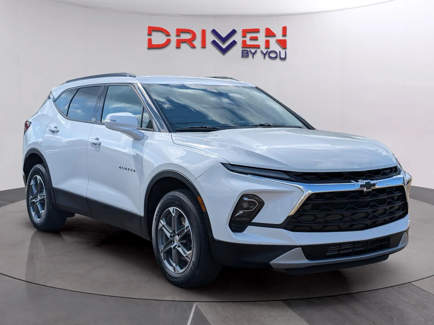 Used 2024 Summit White Chevrolet 3LT image 7