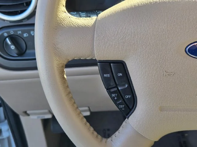 Used 2004 White Ford Eddie Bauer image 35