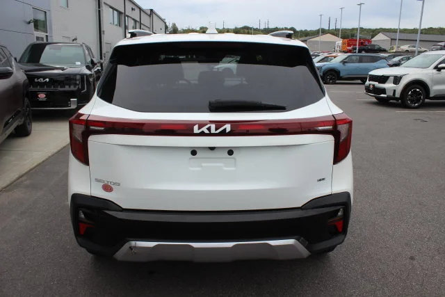 Used 2024 White Kia S image 29