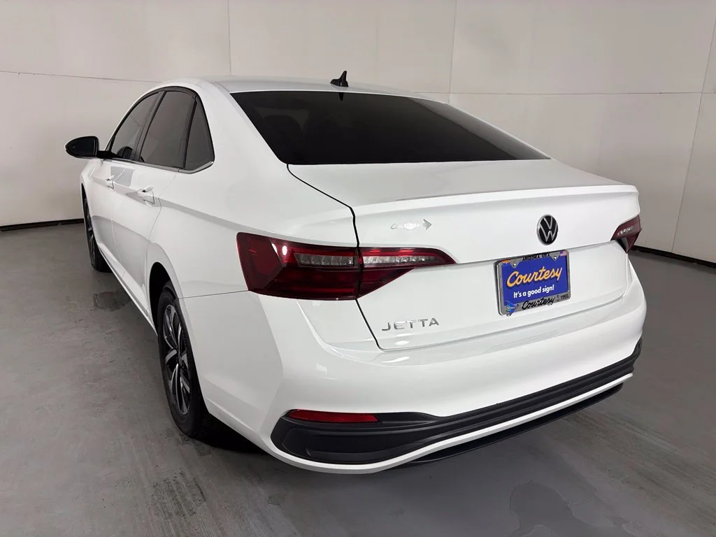 Used 2022  Volkswagen 1.5T S image 6