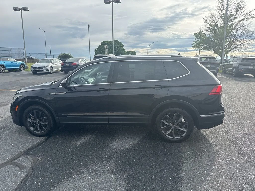 Certified Used 2022 Black Volkswagen 2.0T SE image 15