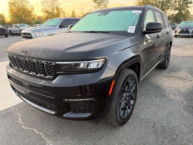 Used 2025 Black Jeep Summit image 8