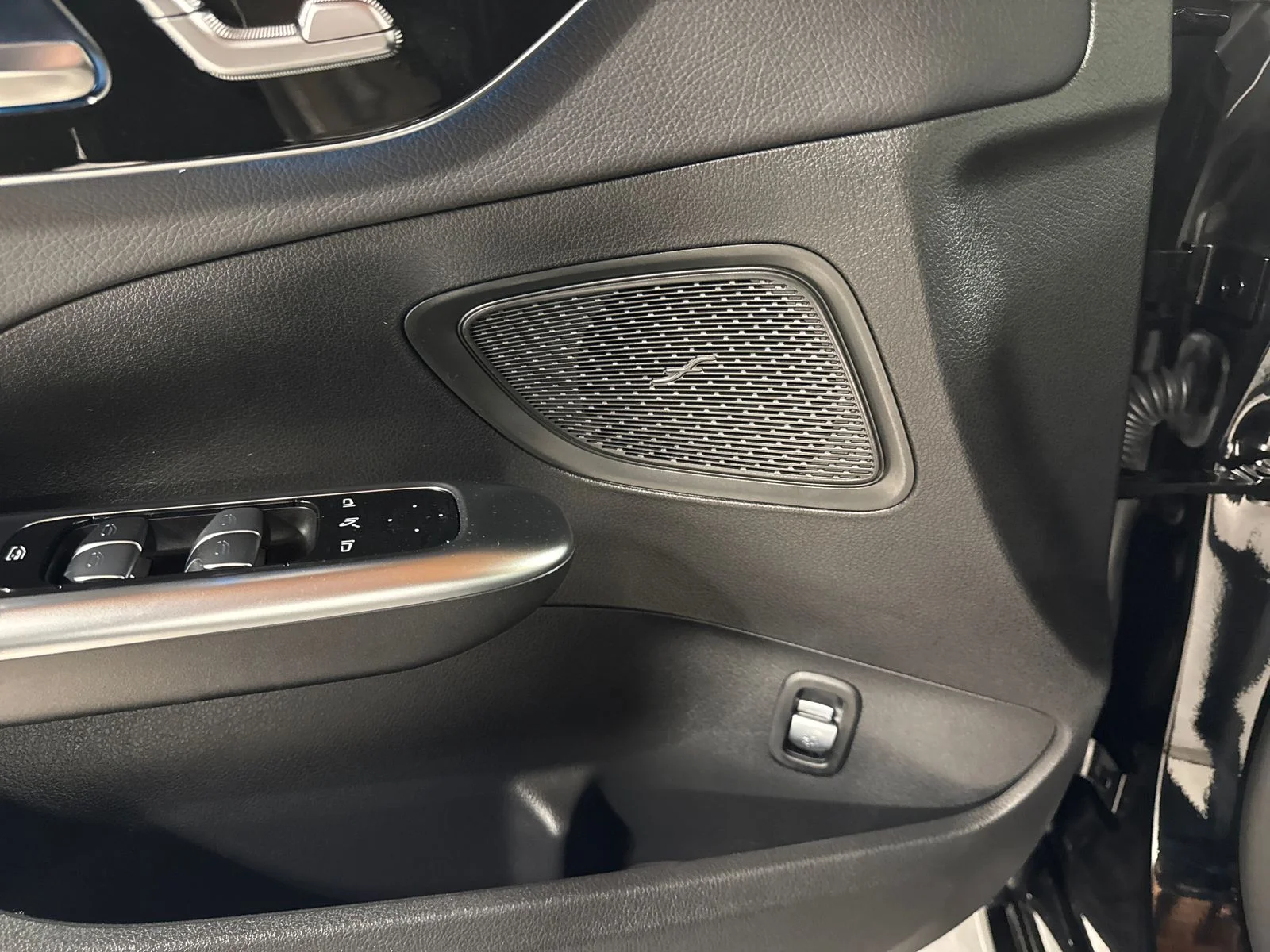 2025 Mercedes-Benz C-Class Sedan C 300 - Photo 15