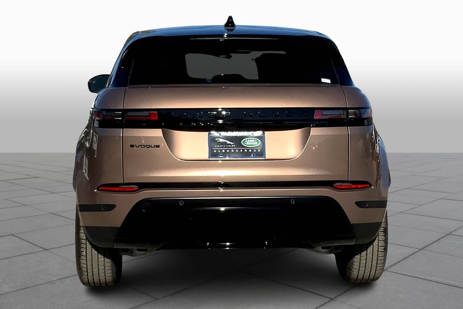 Used 2025 Corinthian Bronze Metallic Land Rover Core S image 4