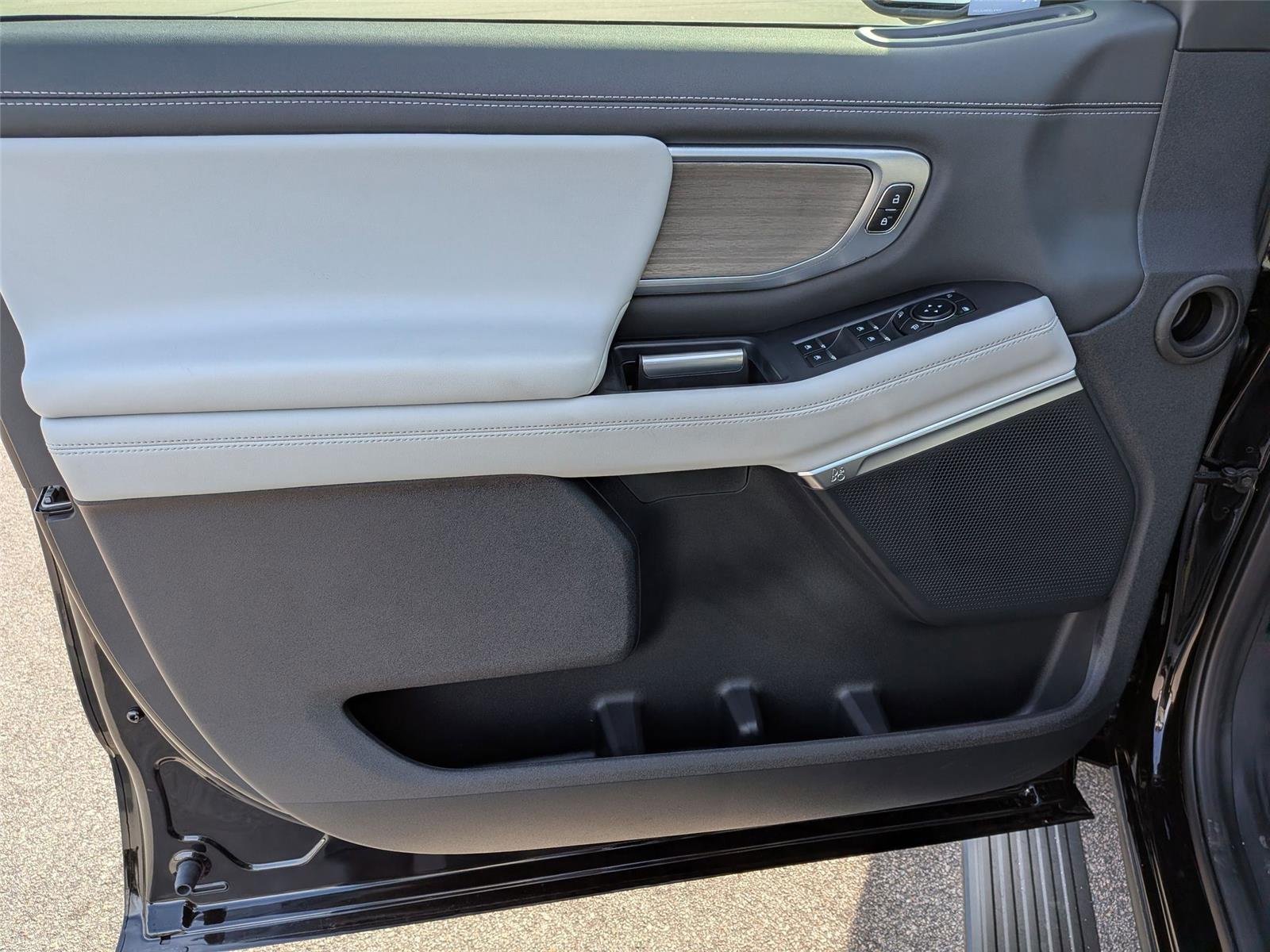 New 2025 Agate Black Metallic Ford Platinum® MAX image 11