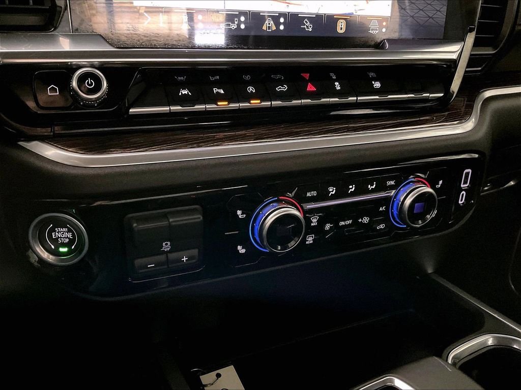 Used 2025 White GMC Elevation image 26
