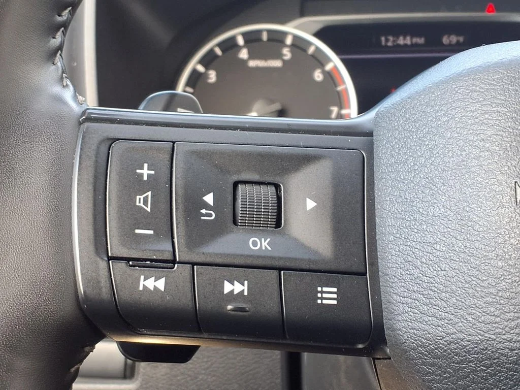 Used 2025 Super Black Nissan SV image 15