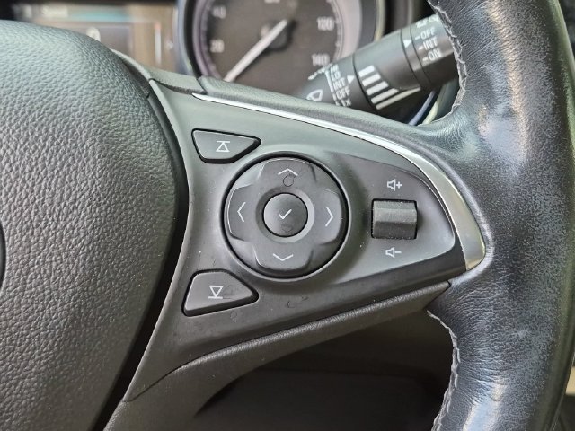 Used 2020 White Buick Essence image 16