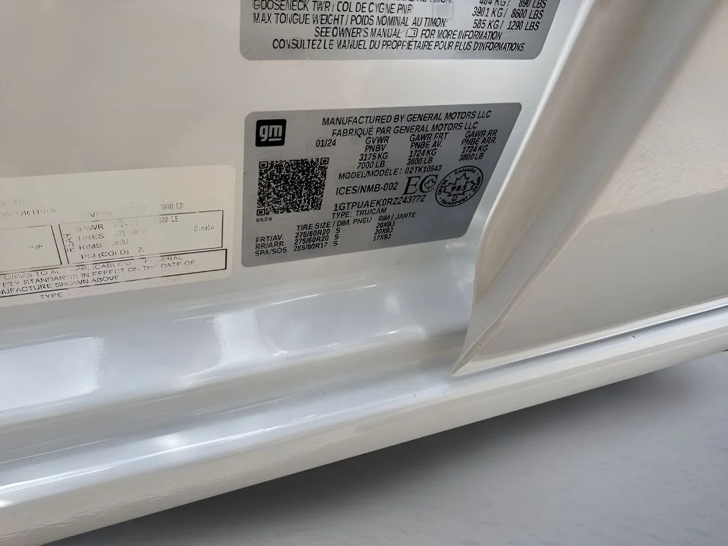 Used 2024 White GMC Pro image 33