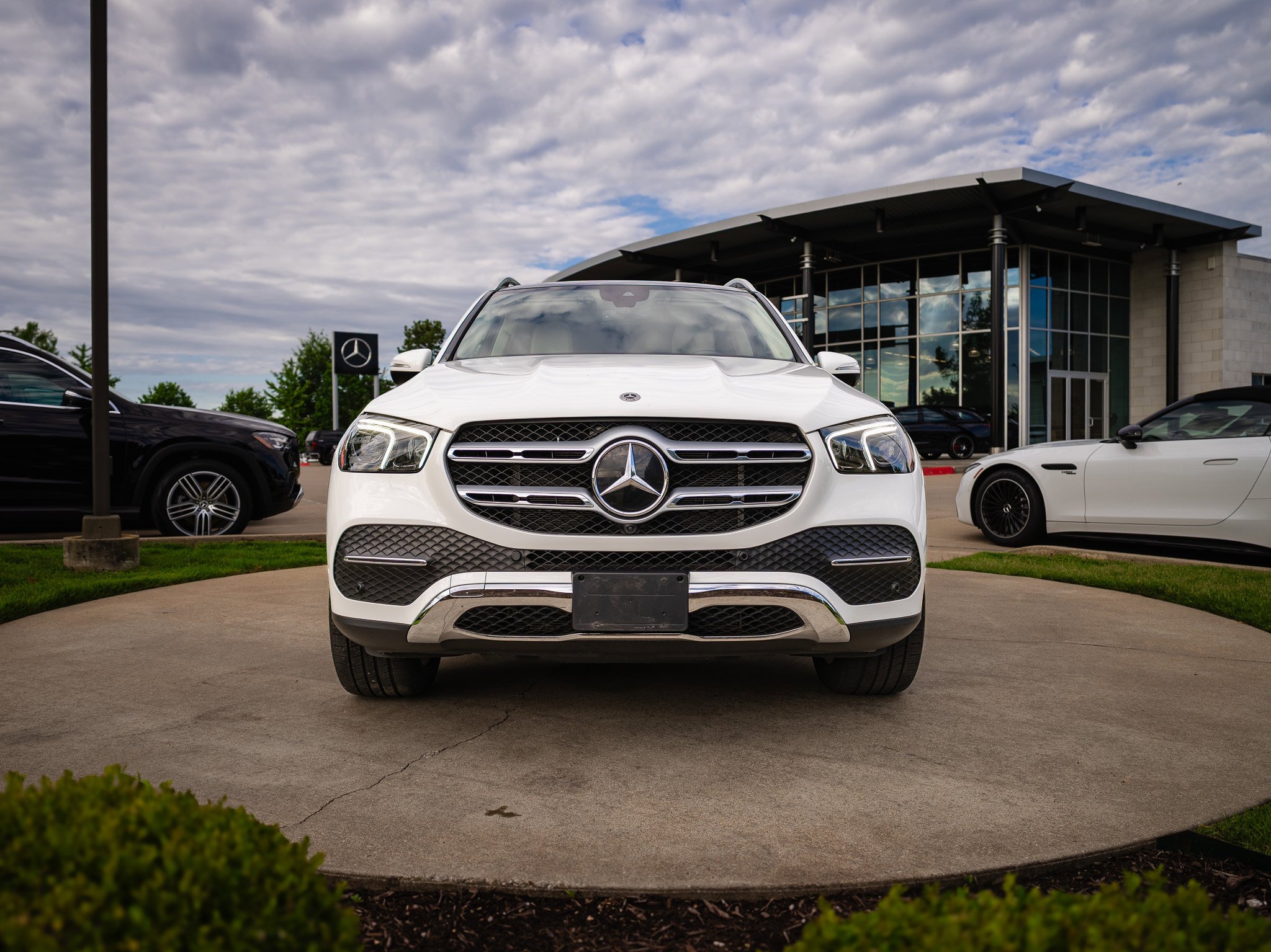 Certified Used 2023 Polar White Mercedes-Benz GLE 450 image 2