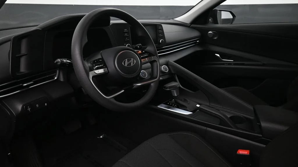 Certified Used 2025 Black Hyundai SE image 7