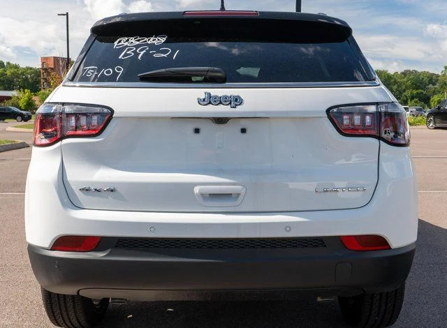 New 2026 Bright White Clear-Coat Exterior Paint Jeep Limited image 7