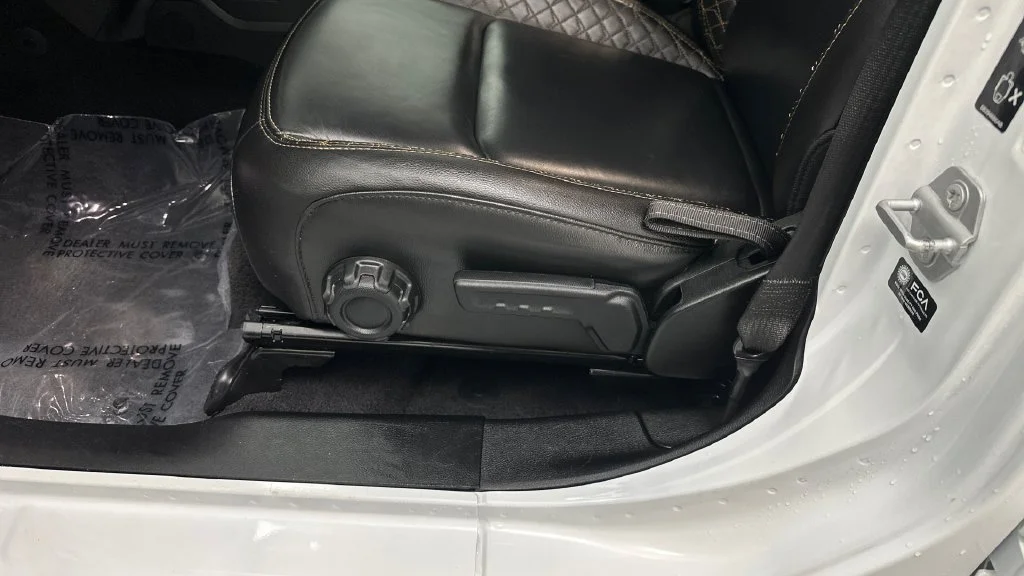 Used 2021 White Jeep High Altitude image 18