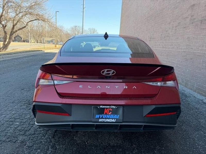 Used 2025 Ultimate Red Hyundai SEL Sport image 4