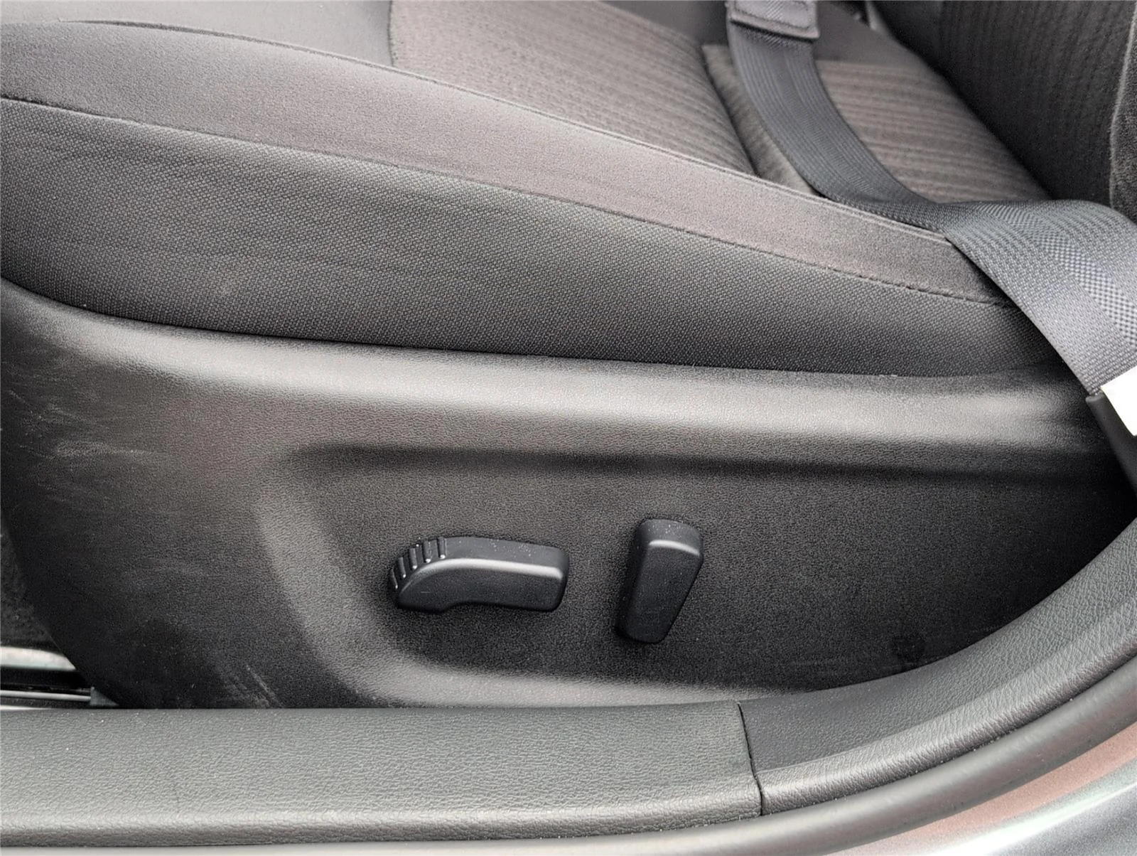 Used 2025 Gun Metallic Nissan SV image 13