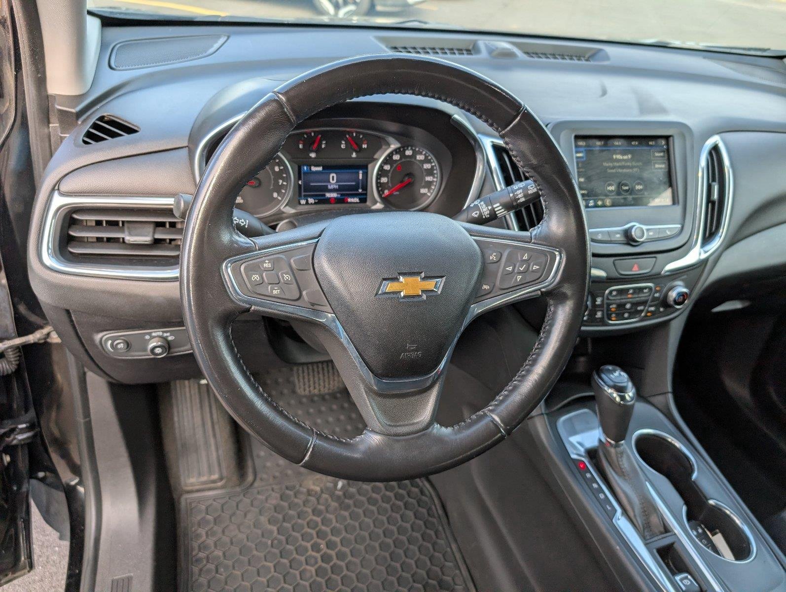 Used 2019 MOSAIC BLACK METALLIC Chevrolet LT image 4