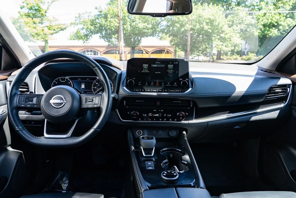 Used 2023 Gray Nissan SL image 10
