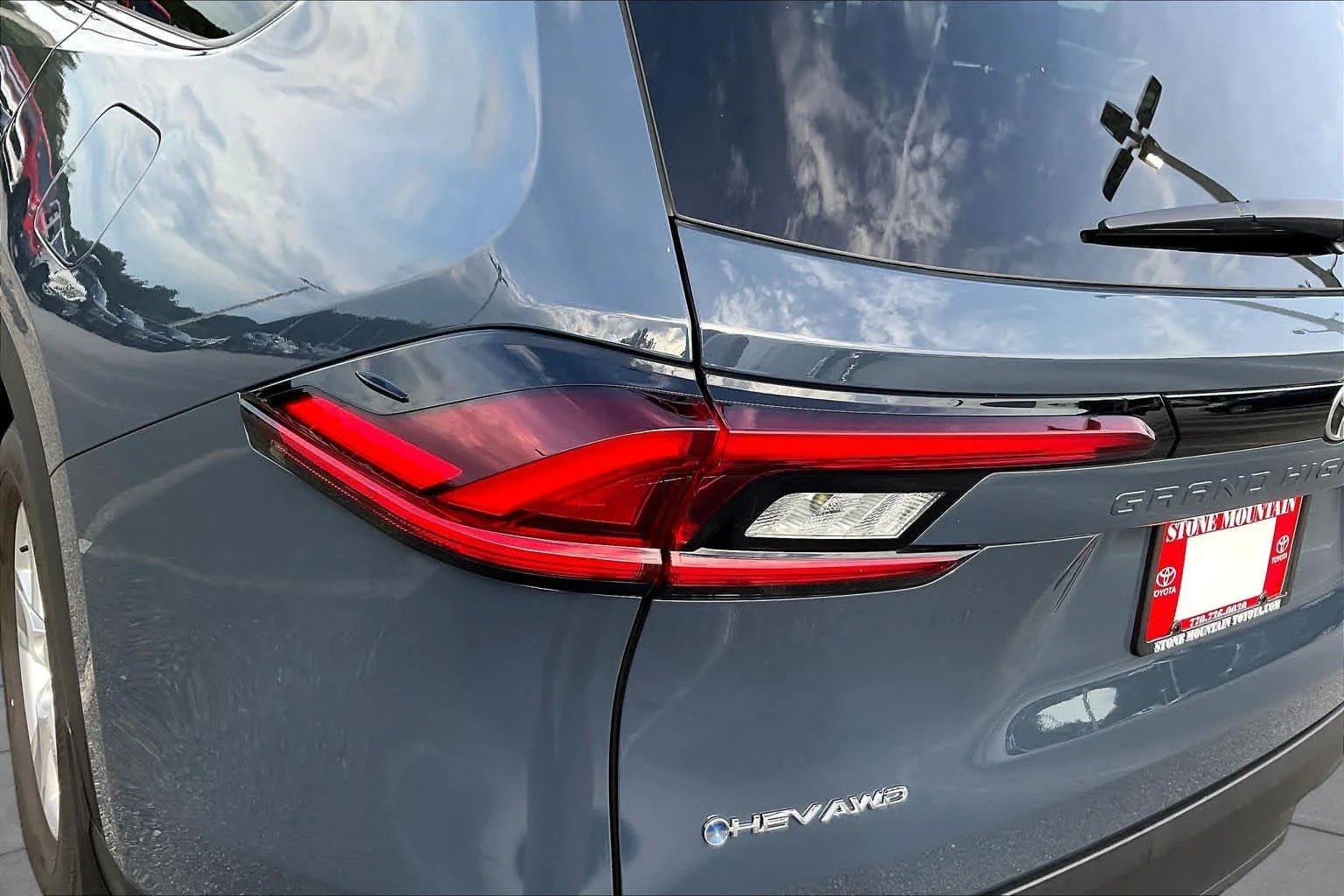 Used 2025 Storm Cloud Toyota Hybrid LE image 27