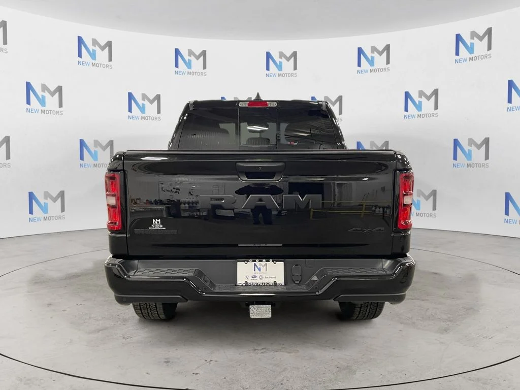 Used 2025 Diamond Black Ram Big Horn/Lone Star image 4