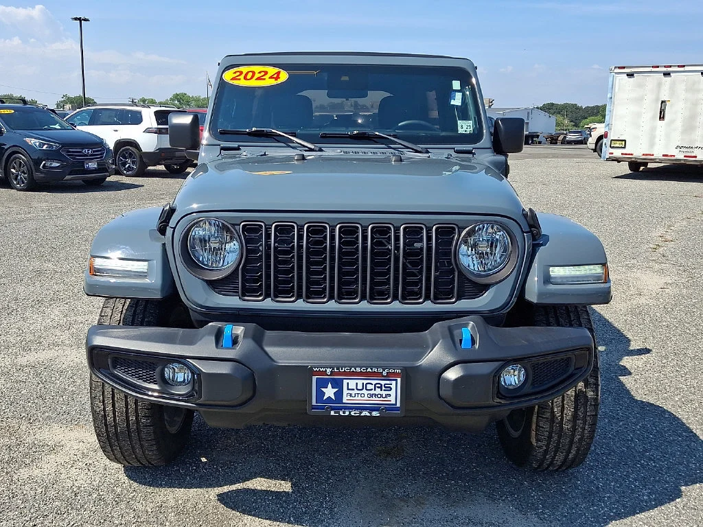 Used 2024 Anvil Clear Coat Jeep Sport S image 4