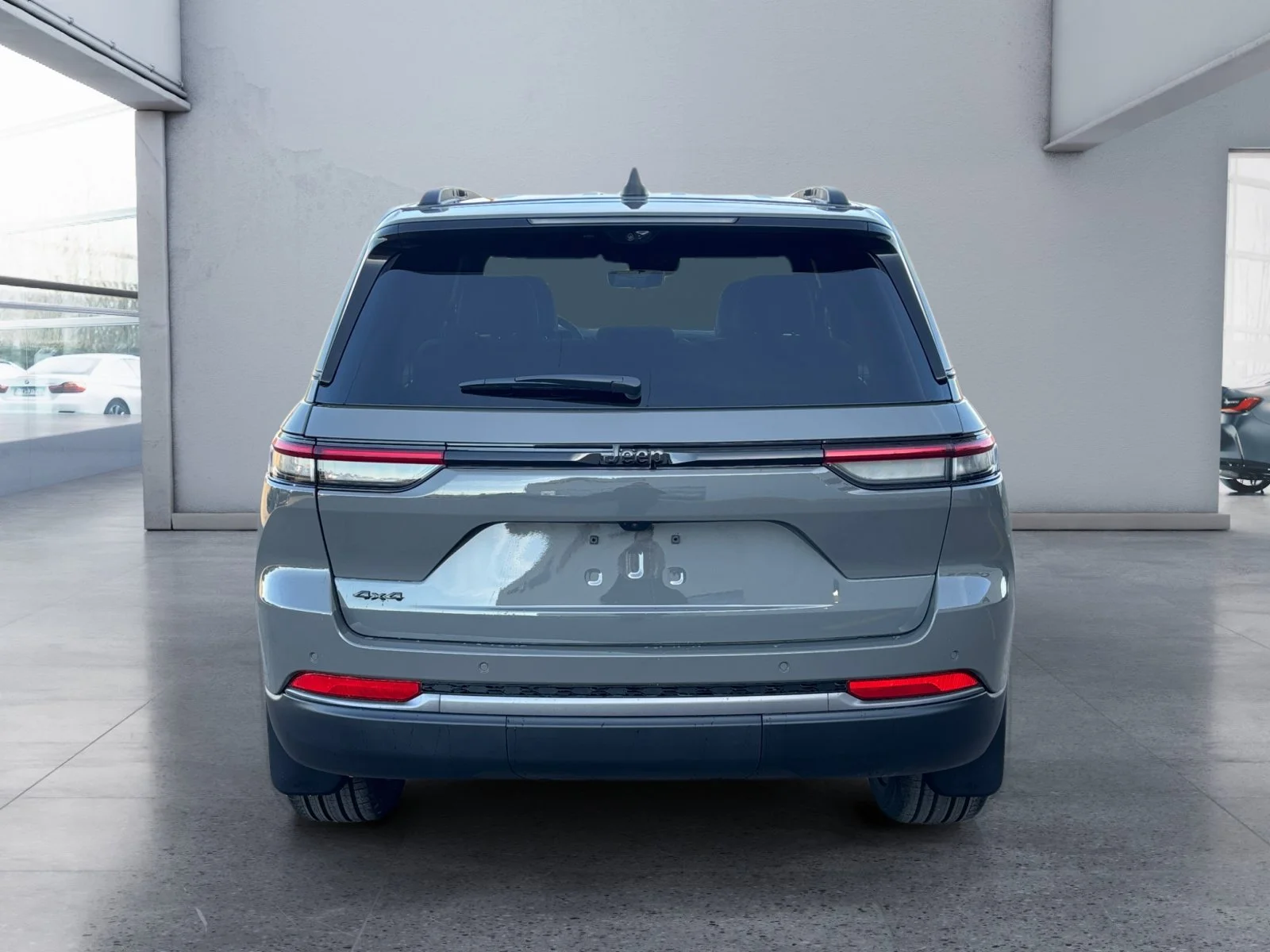 New 2027 STING-GREY Jeep Limited image 4