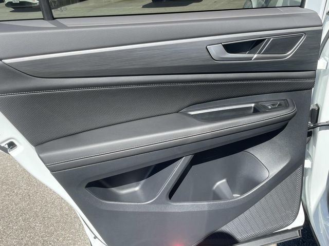 New 2026 White/off-white Volkswagen SE image 24