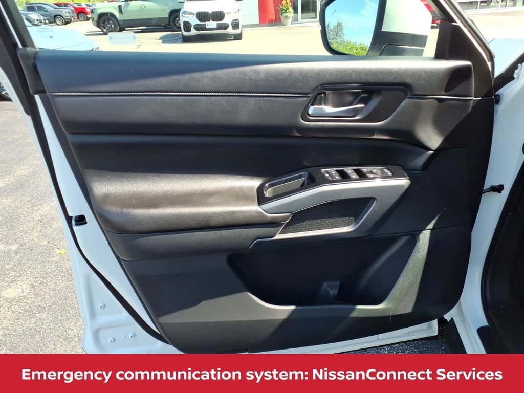 Used 2023 Pearl White Nissan SL v6 premium image 28