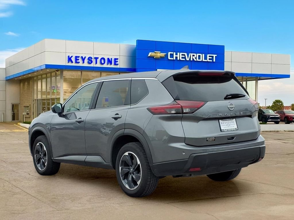 Used 2025 Gray Nissan SV FWD image 5