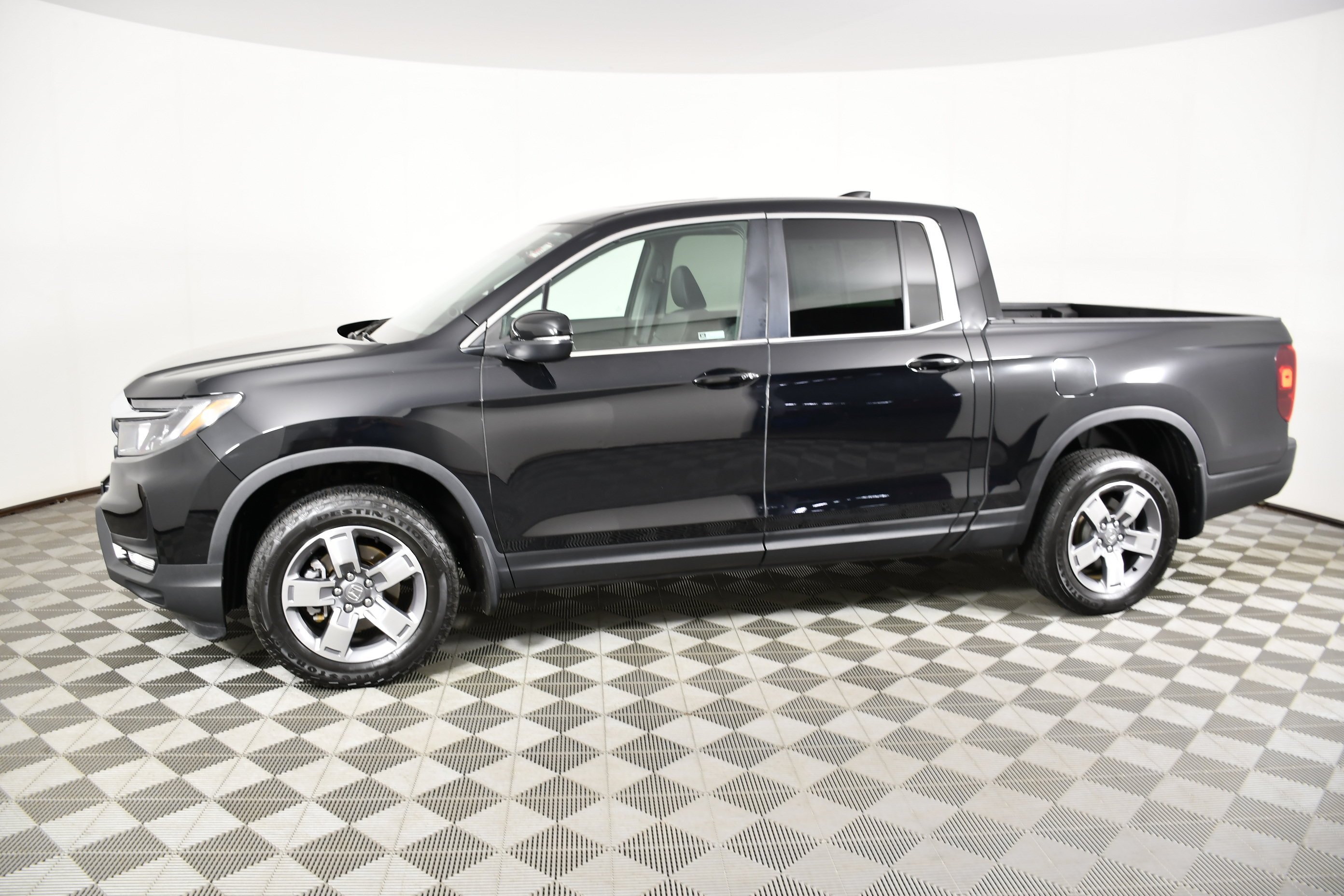 Certified Used 2024 Crystal Black Pearl Honda RTL image 9