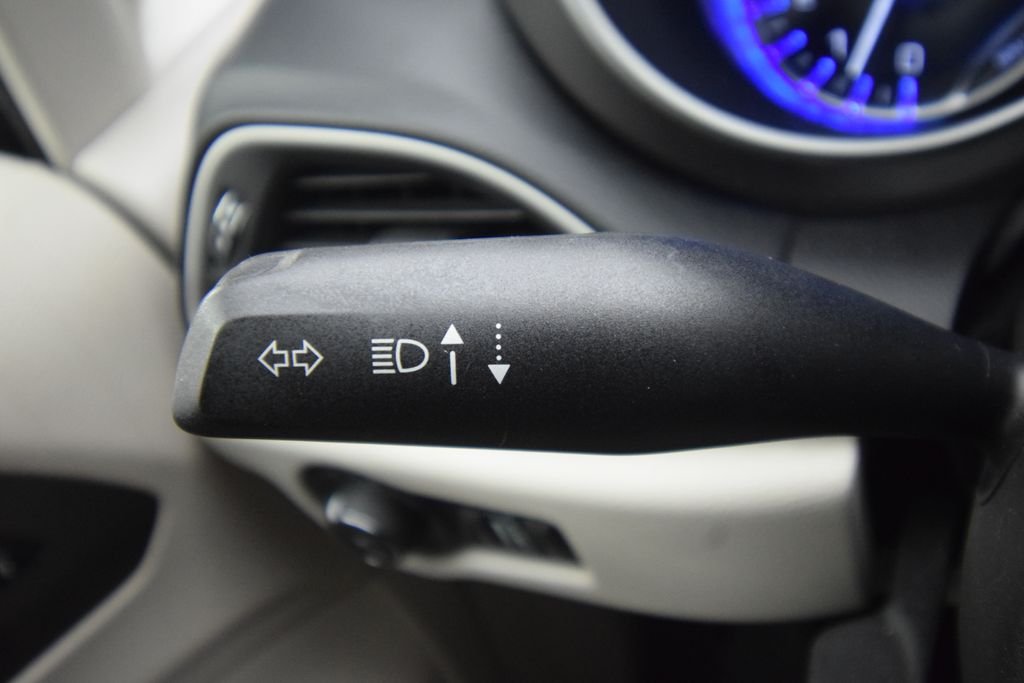 Used 2022 Gray Chrysler Touring L image 32