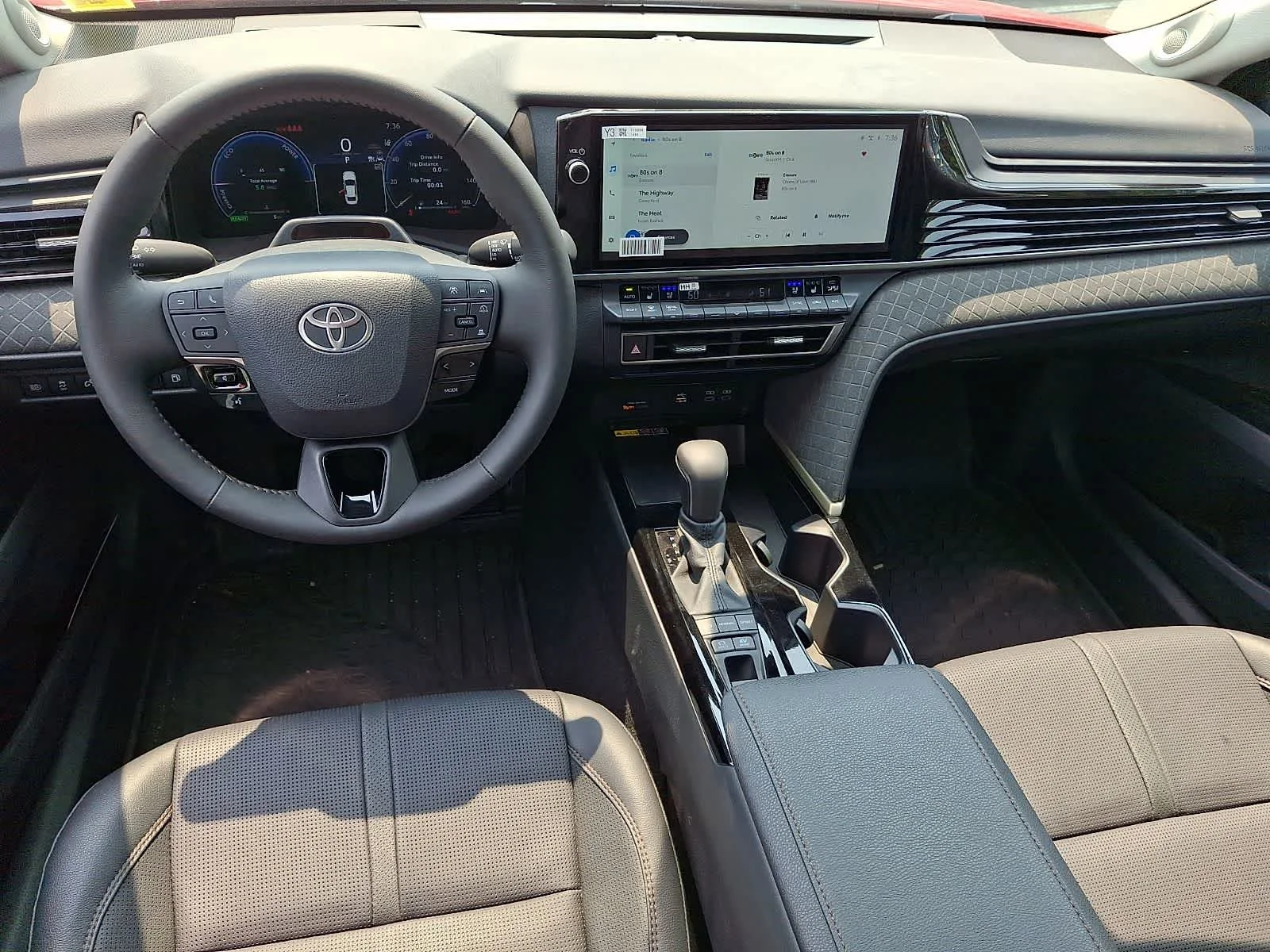 2026 Toyota Camry XLE - Photo 9