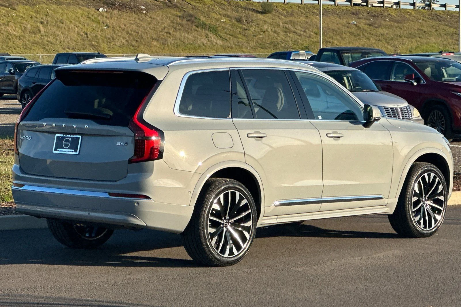 New 2026 Vapour Grey Volvo Ultra image 3