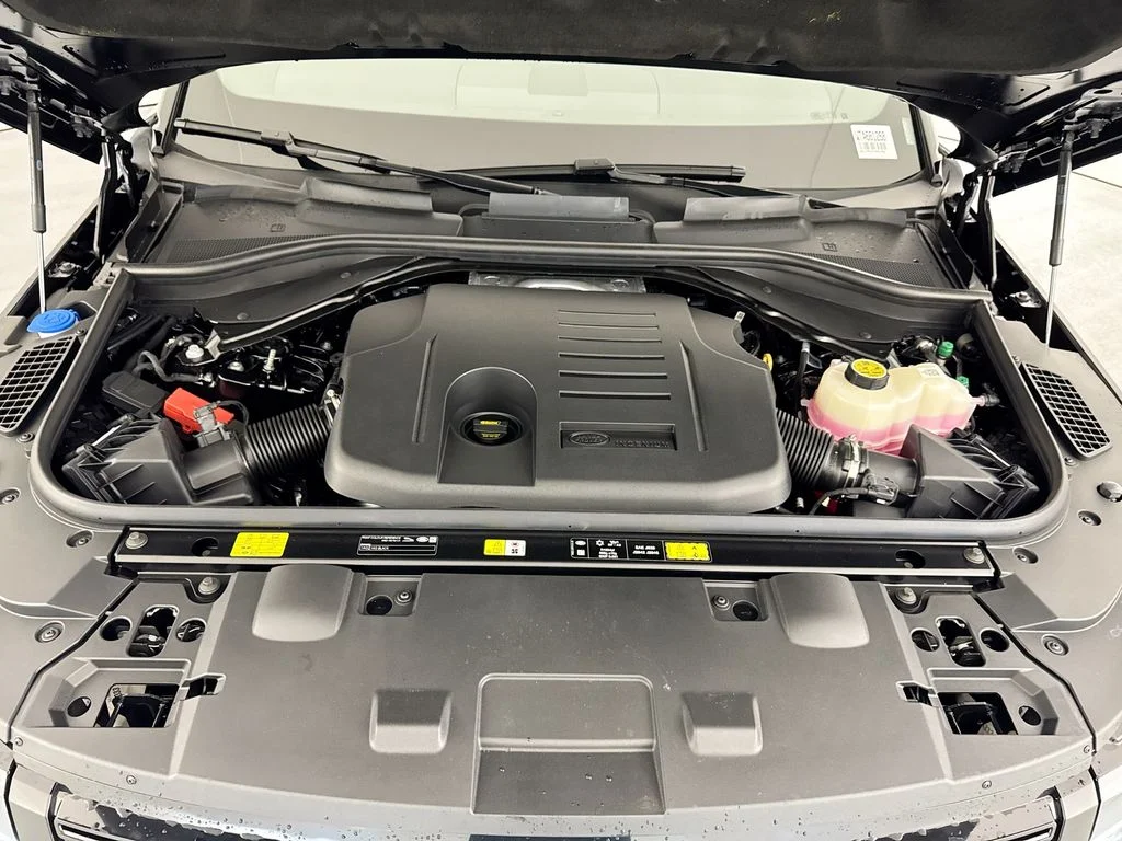 New 2026 Santorini Black Land Rover SE image 31