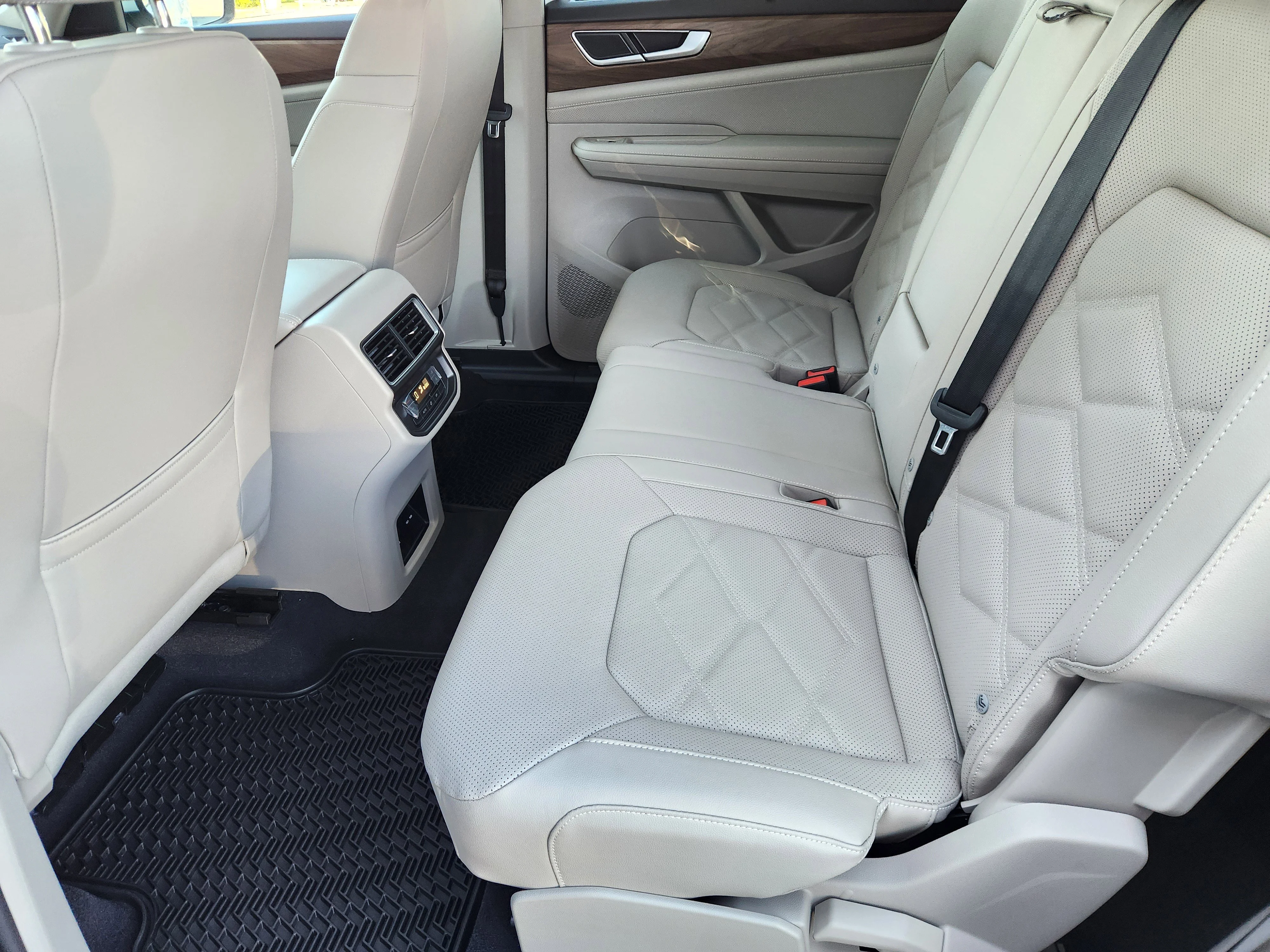 2026 Volkswagen Atlas SE w/Tech - Photo 23