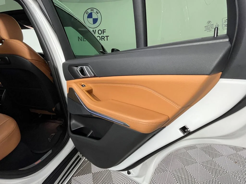 Used 2019 White BMW xDrive40i image 25