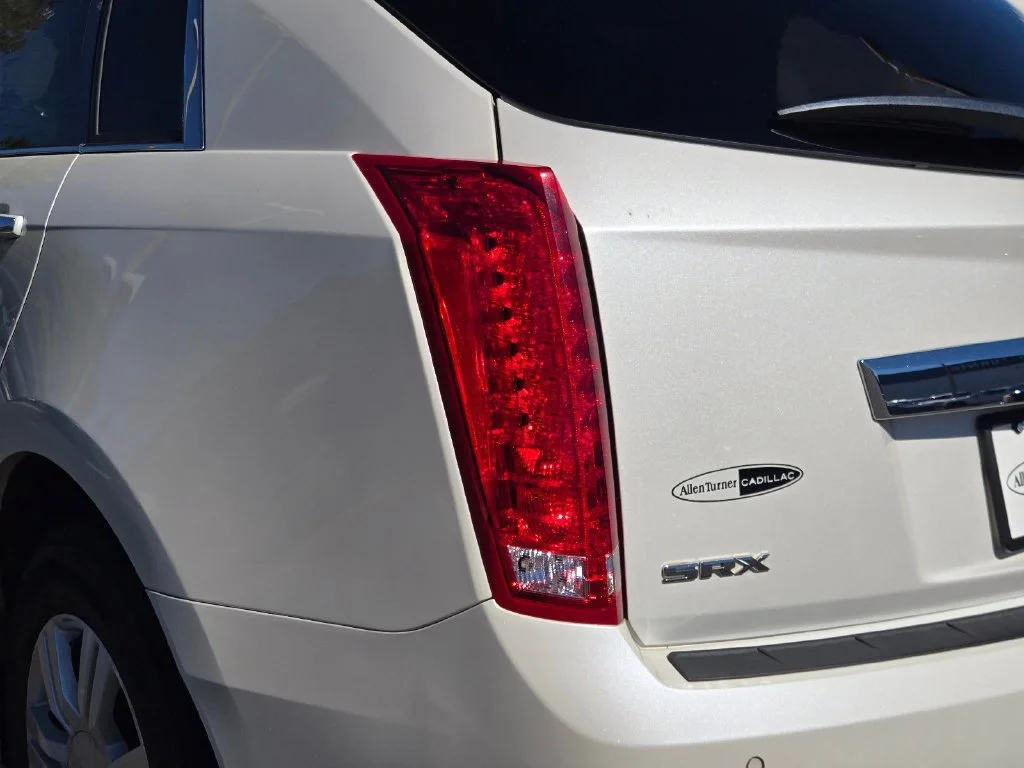 Used 2016 PLATINUM ICE TRICOAT Cadillac Luxury Collection image 9