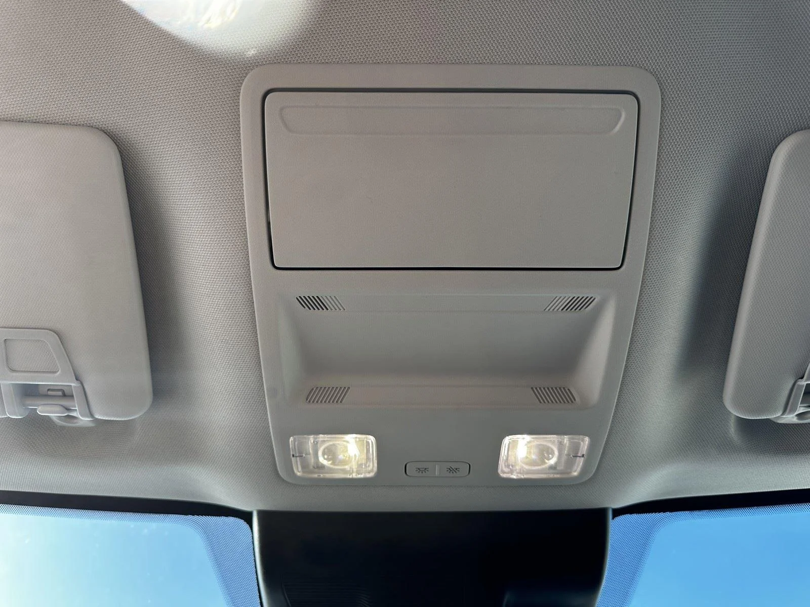 New 2026 Space White Metallic Ford XLT image 31
